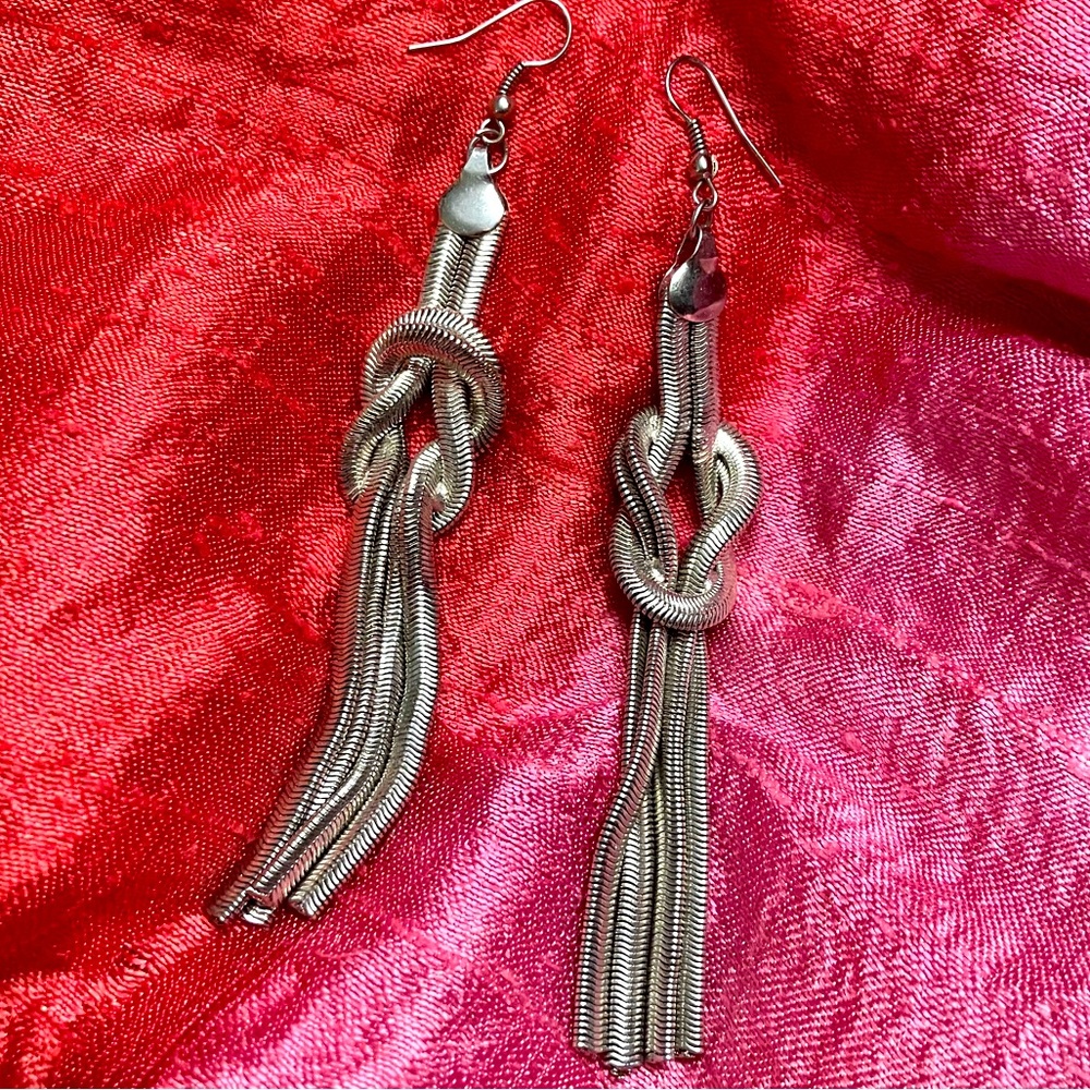 💎 Statement Mesh Silver-tone Drop Earrings💎